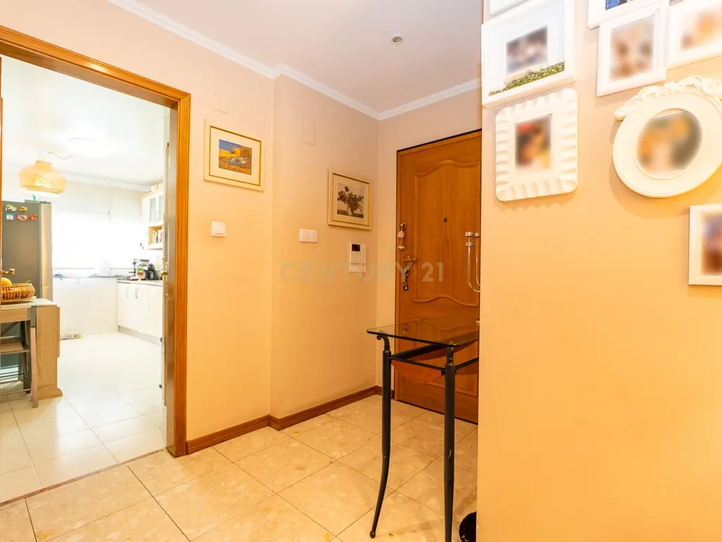 Apartamento T3 com Parqueamento – Quinta Nova, Odivelas - Image 10
