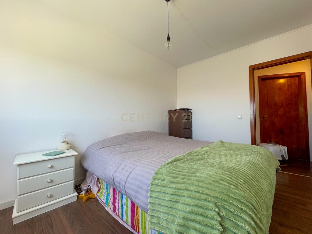 Apartamento T2 com Excelente Localização no Monte de Caparica - Image 9