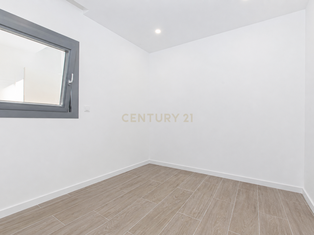 MORADIA T3 COM PISCINA E VISTA CAMPO - Image 23