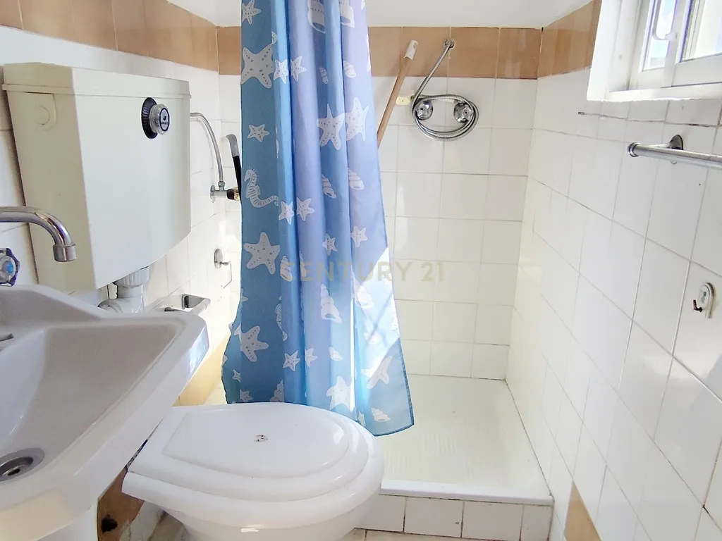 Casa geminada de dois pisos com reabilitação parcial em Vidago / Chaves - Image 19