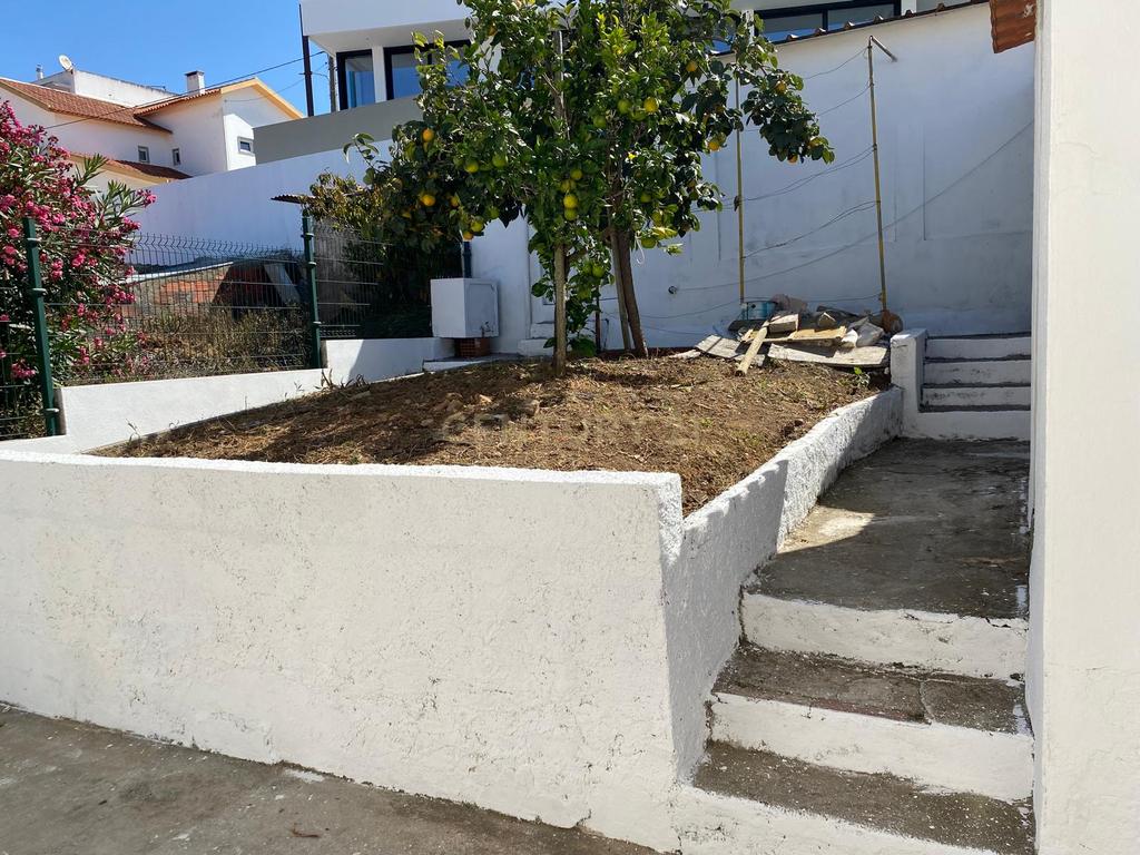 Moradia V3 com garagem e armazém Torres Vedras - Image 2