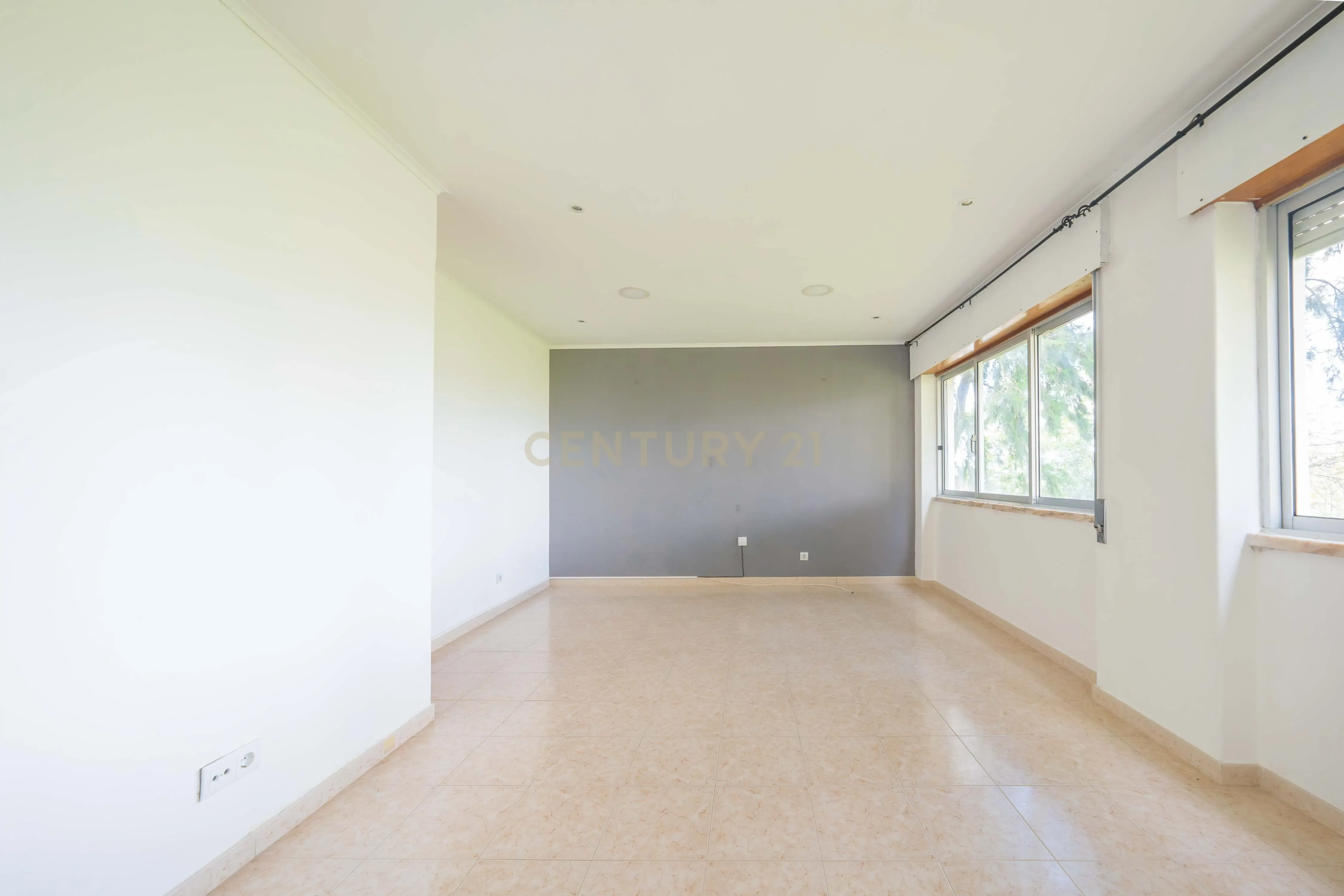 Apartamento T3, Pronto Habitar, no Padre Nabeto, Aires - Image 2