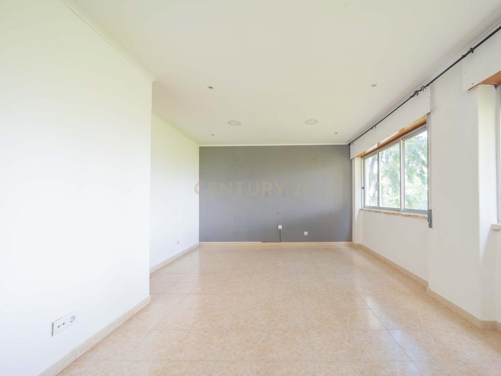 Apartamento T3, Pronto Habitar, no Padre Nabeto, Aires - Image 2