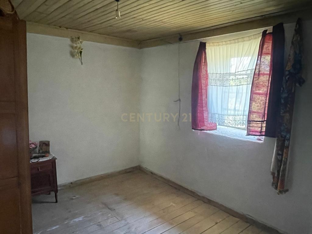 Uma quinta com uma casa que necessita de restauro, situada num terreno de 4000m², cortado por um riacho. - Image 27