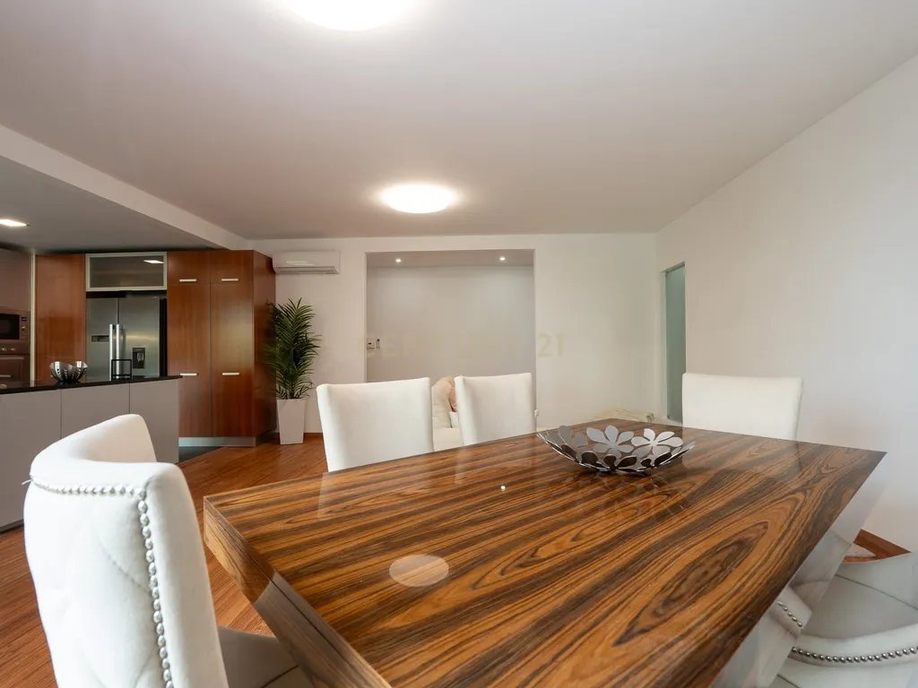 Apartamento de tipologia T3, com 2 varandas, 2 WC e box para 4 viaturas, situado no Jardim da Amoreira - Ramada em Odivelas. - Image 11