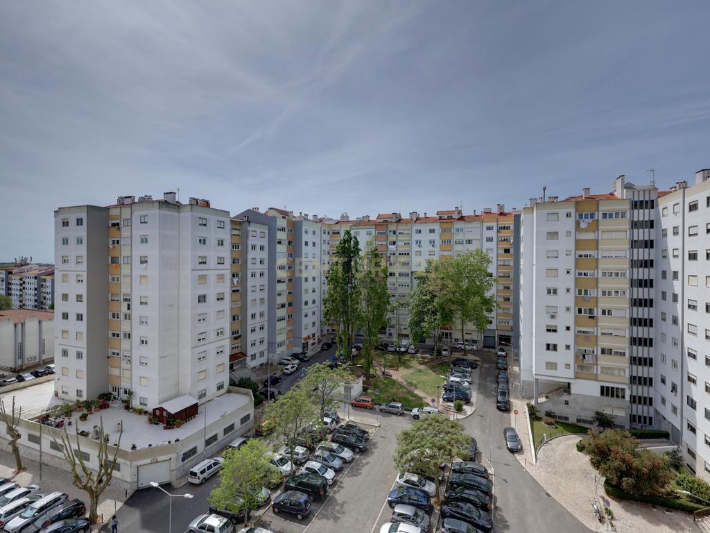 Apartamento T3 Remodelado em Massamá (Rua Miguel Torga) - Image 23