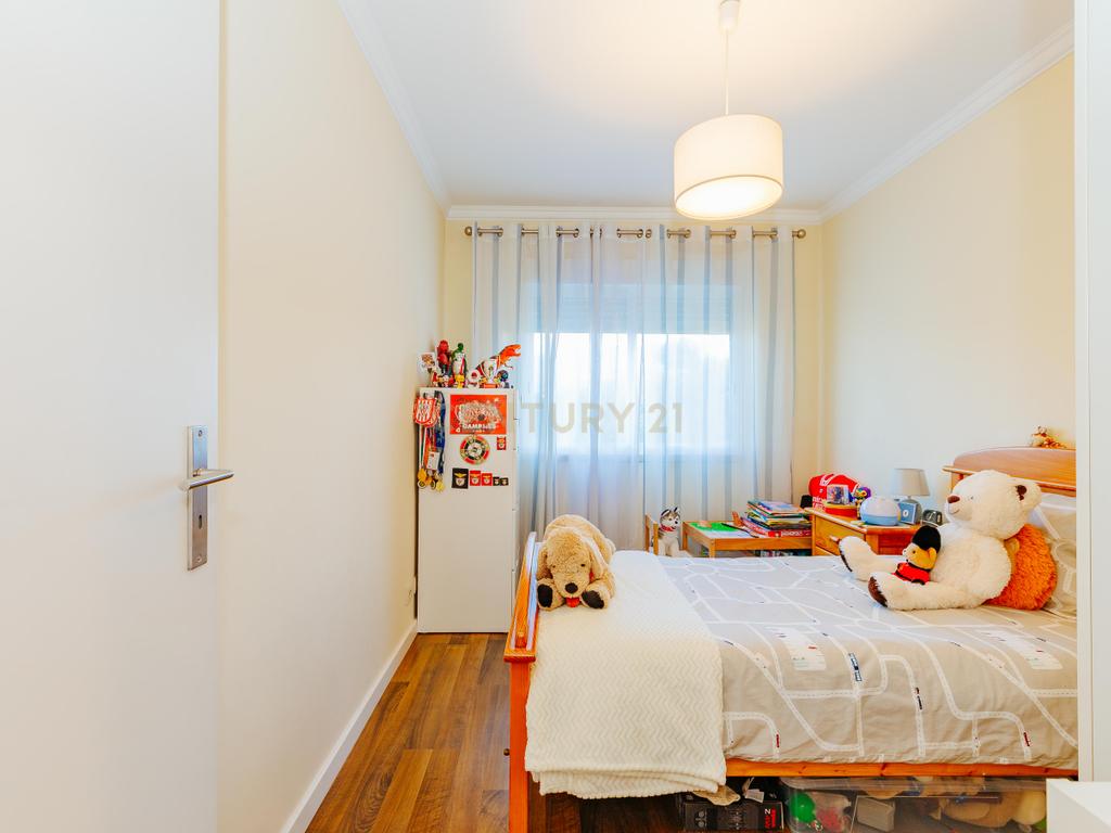 Apartamento T3 com 100,5 m² em Alfornelos com Arrecadação no piso -1 - Image 13