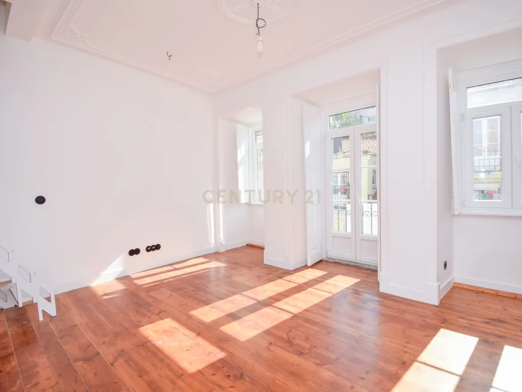 Duplex em prédio totalmente reconstruído, com acabamentos de excelência - Image 7