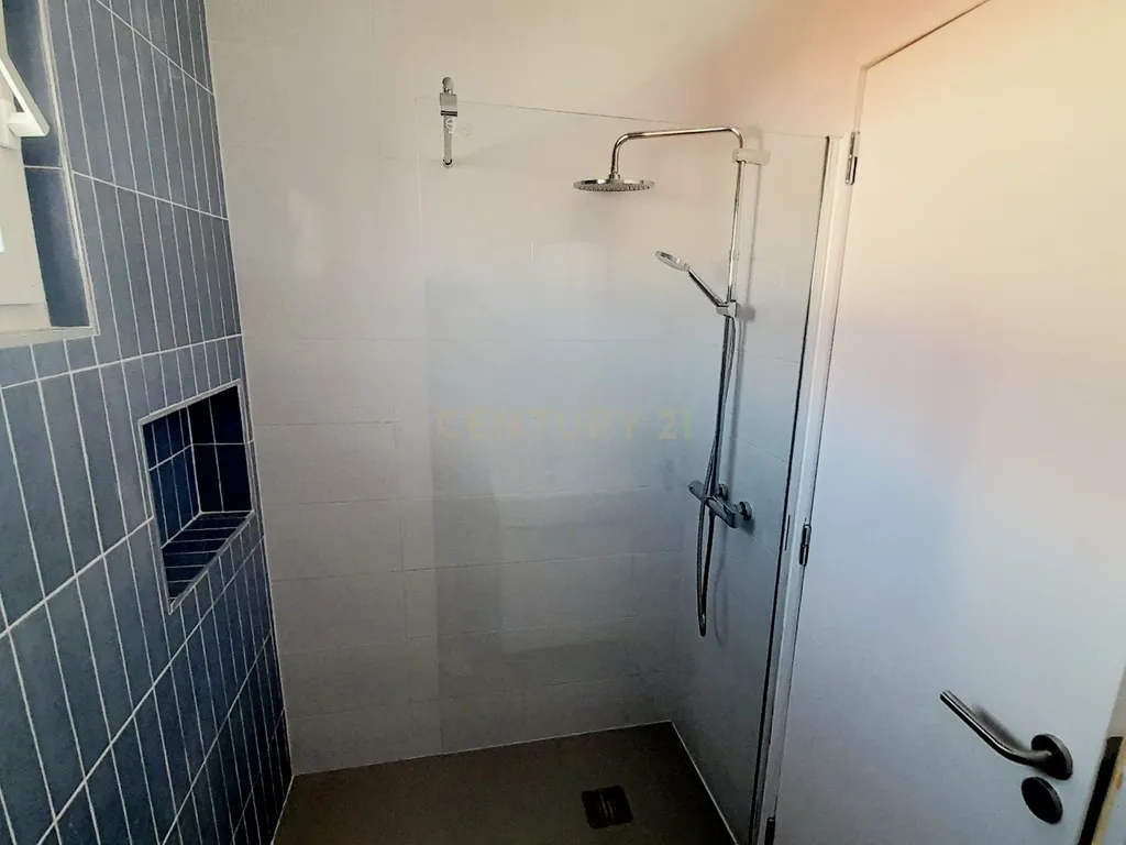 Apartamento t2 remodelado em zona muito sossegada de Santarém - Image 18