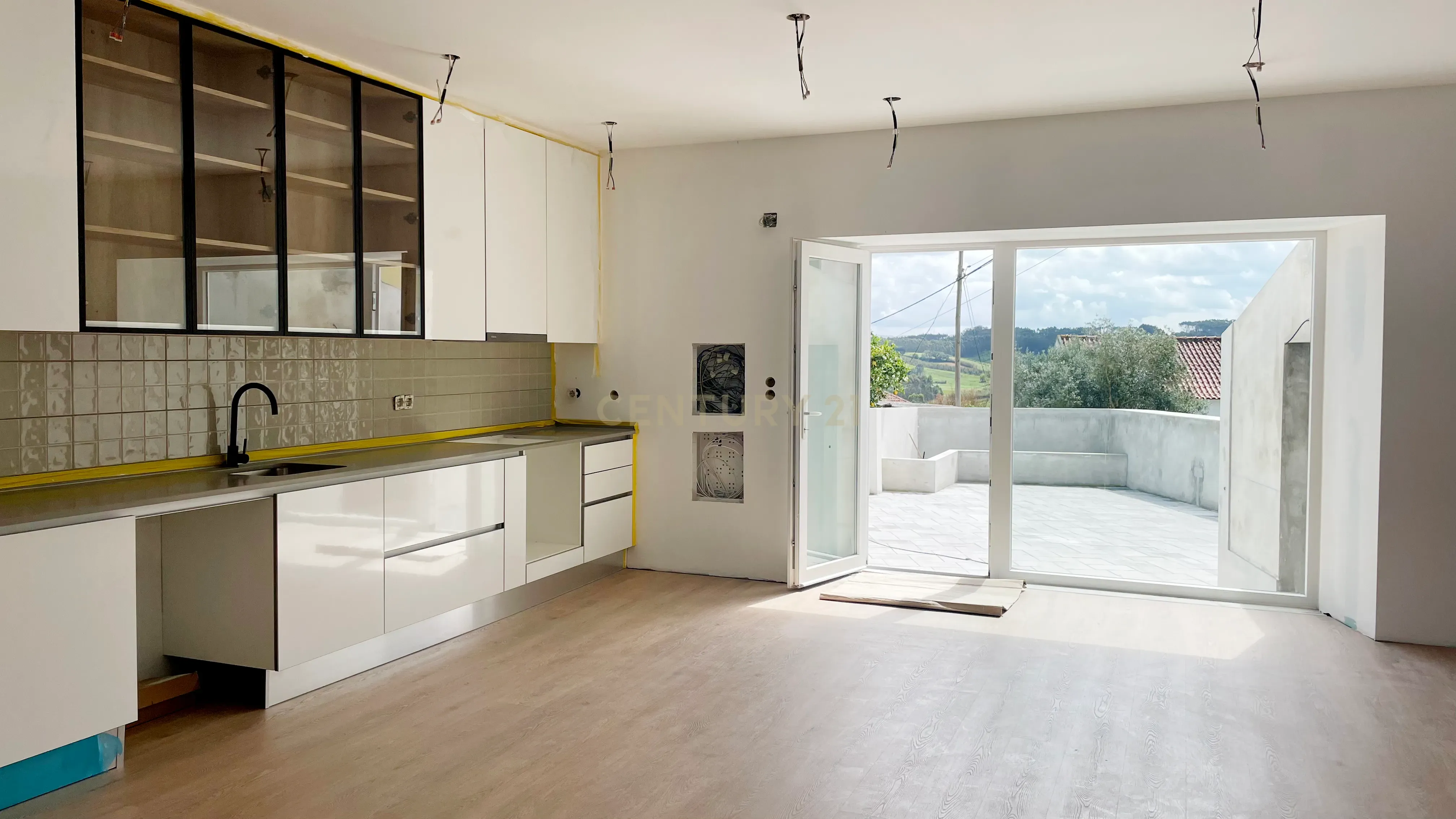 Moradia T2 como nova e espaço exterior - Lourinhã - Image 3