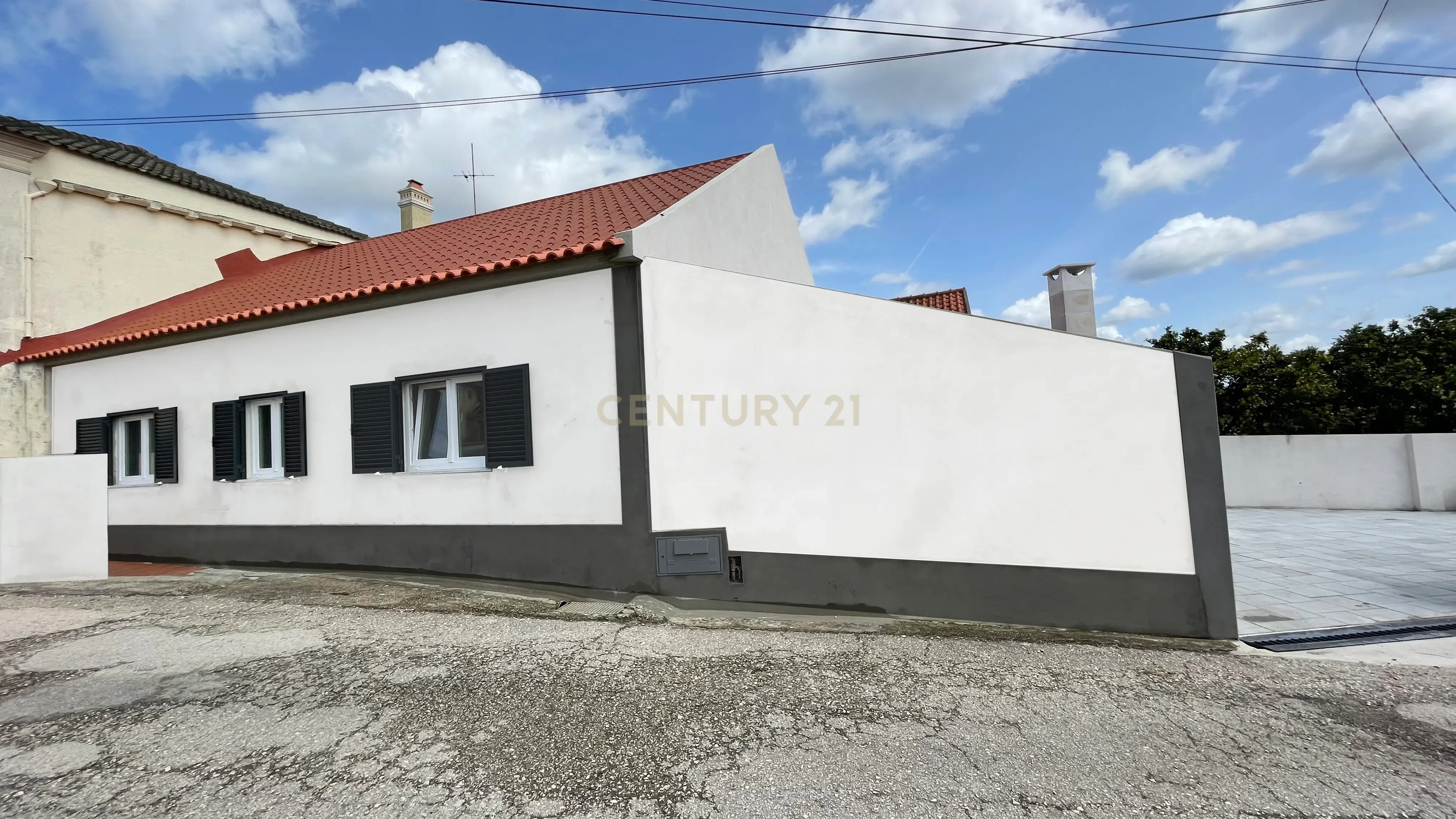 Moradia T2 como nova e espaço exterior - Lourinhã - Image 1