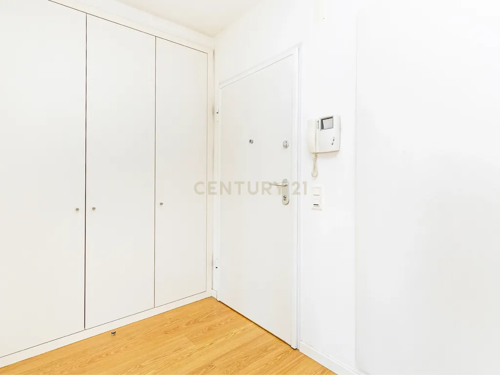 LUMINOSO APARTAMENTO T3 - Condomínio EPUL Entrecampos, com área bruta - Image 24