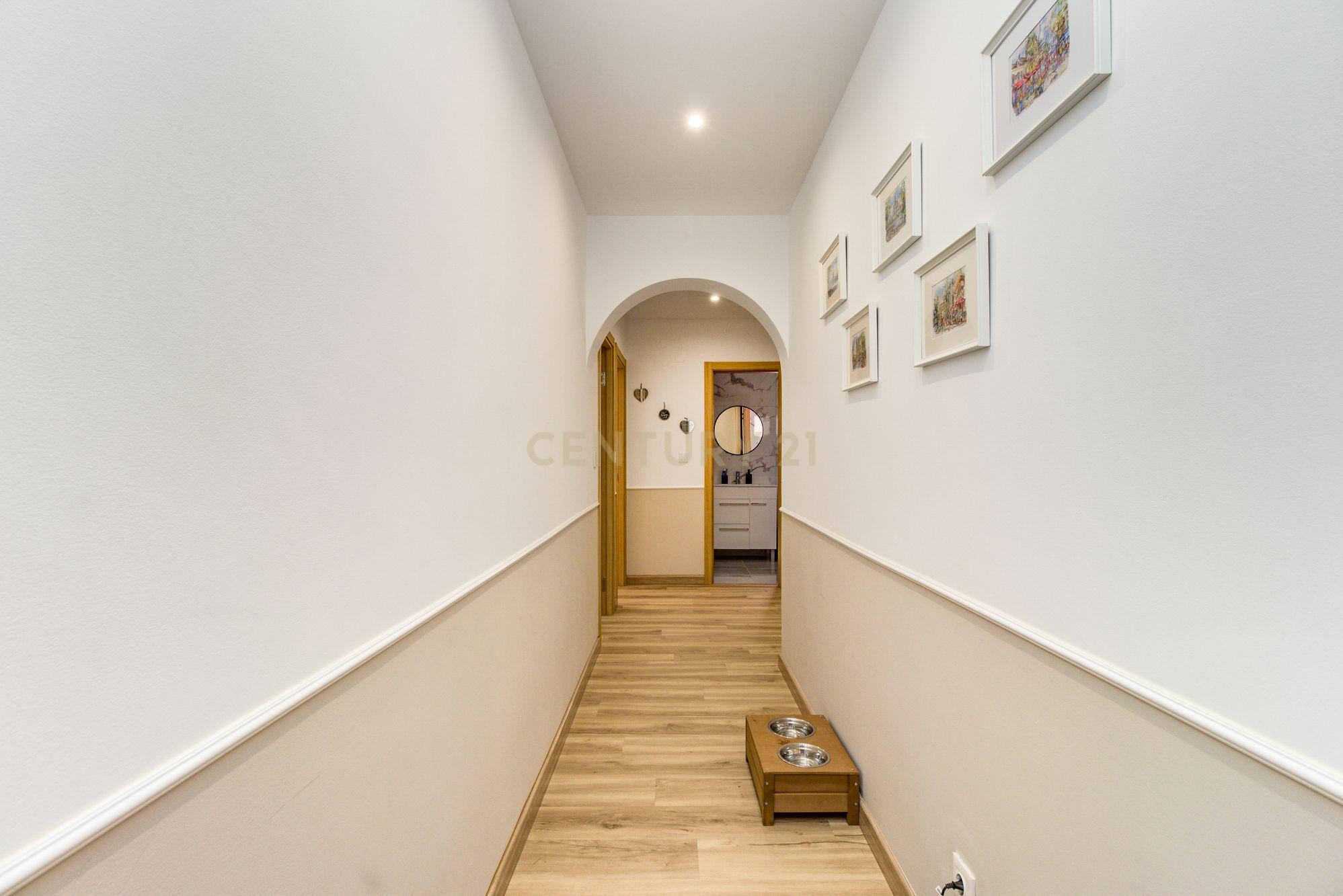 Apartamento T2 remodelado em São Marcos com Varanda e Ar Condicionado - Image 16