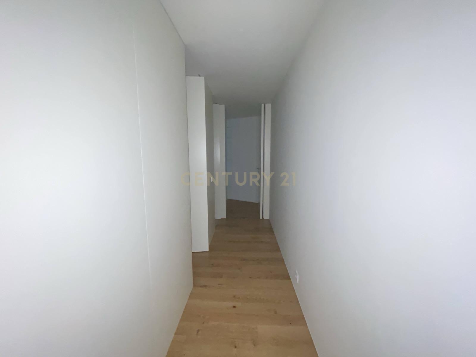 T2 duplex na rua de Cedofeita - Image 8