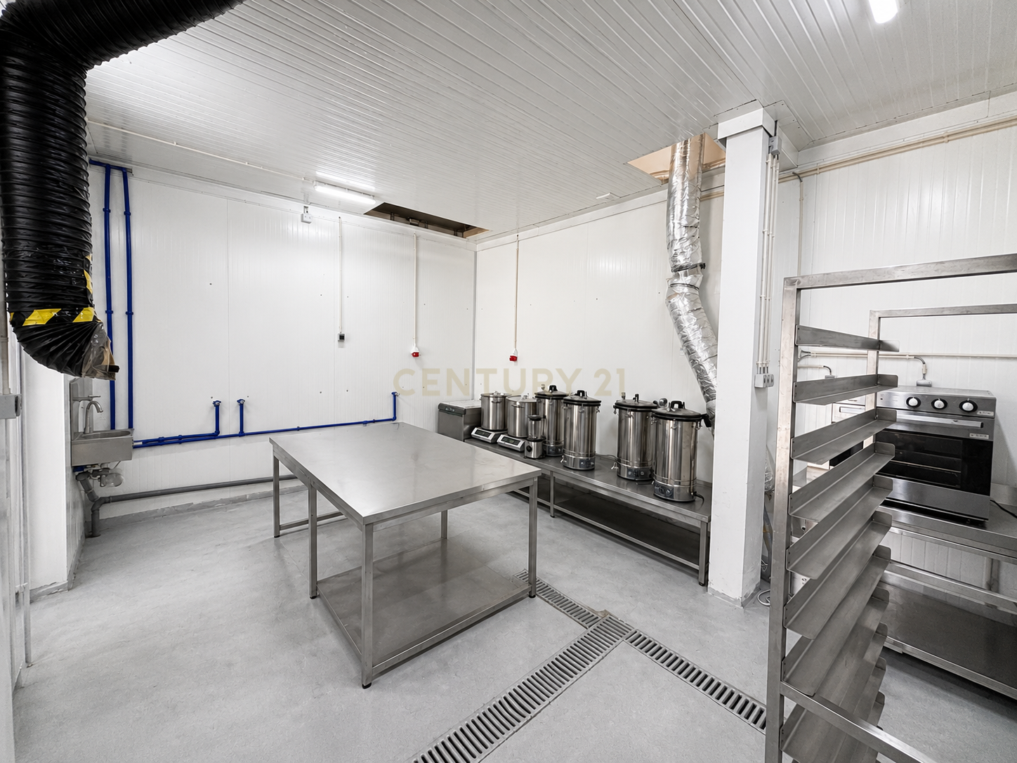 Fotografia 5 de Trespasse | Armazém Preparado para Cozinha Industrial | Guilhabreu – Vila do Conde