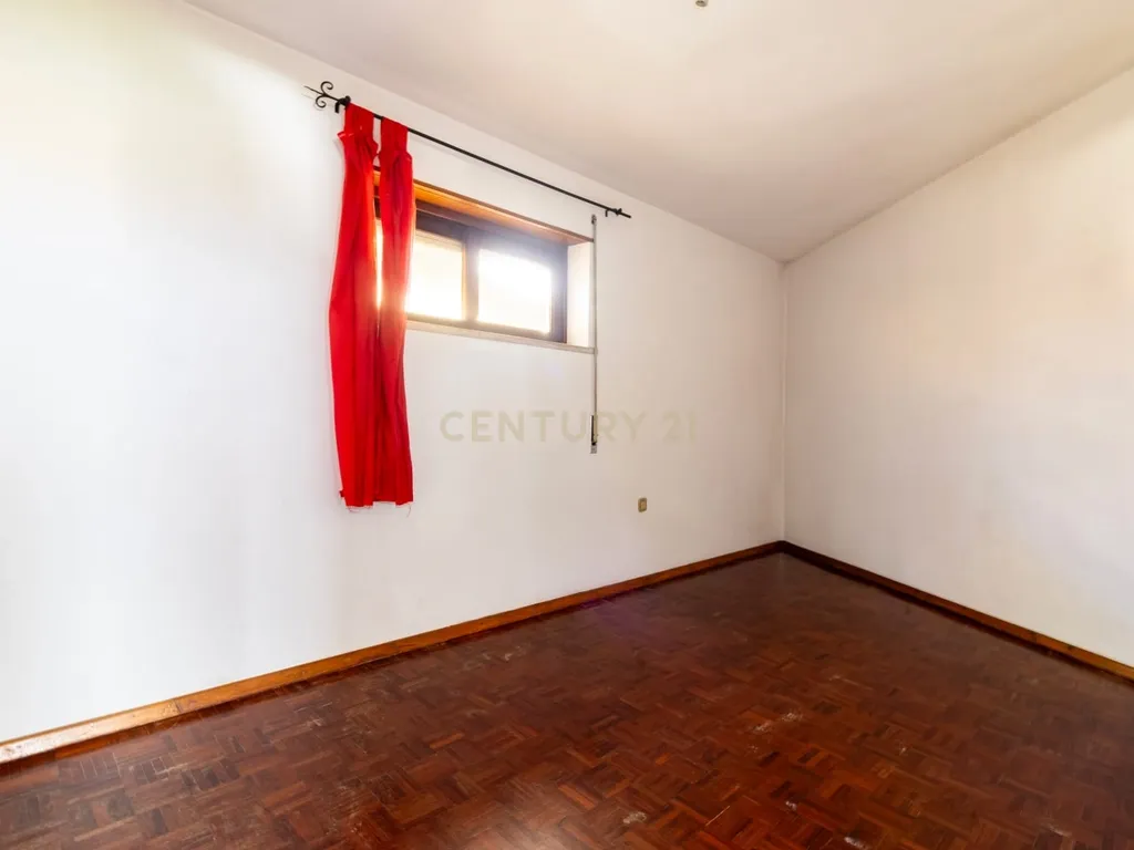 Moradia T3 + T1 + Espaço Comercial – Oportunidade Única no Centro da Vieira de Leiria - Image 18