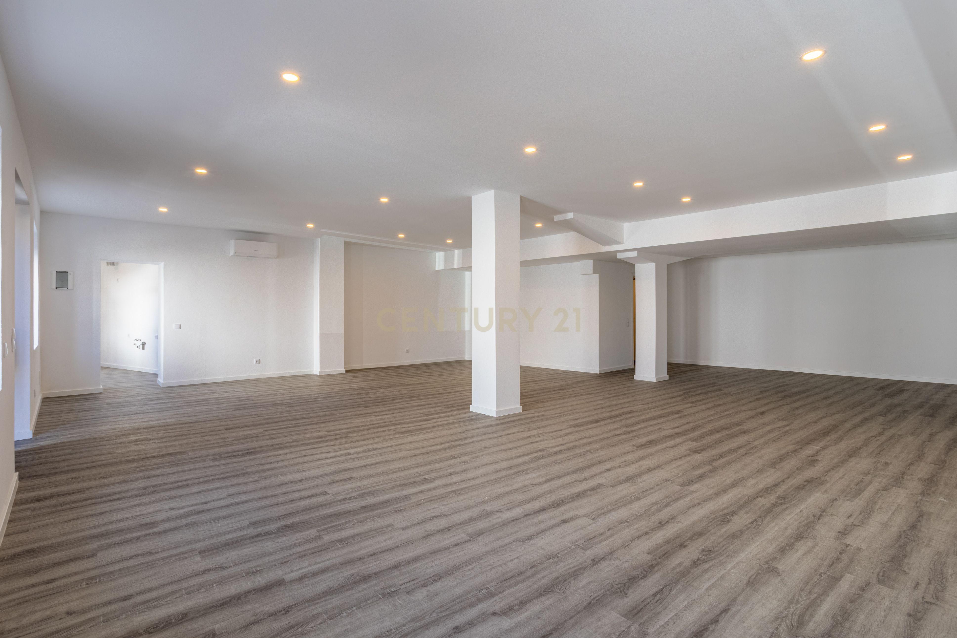 Fotografia 11 de Loja/Espaço Comercial Renovado a venda em Alcabideche, Cascais