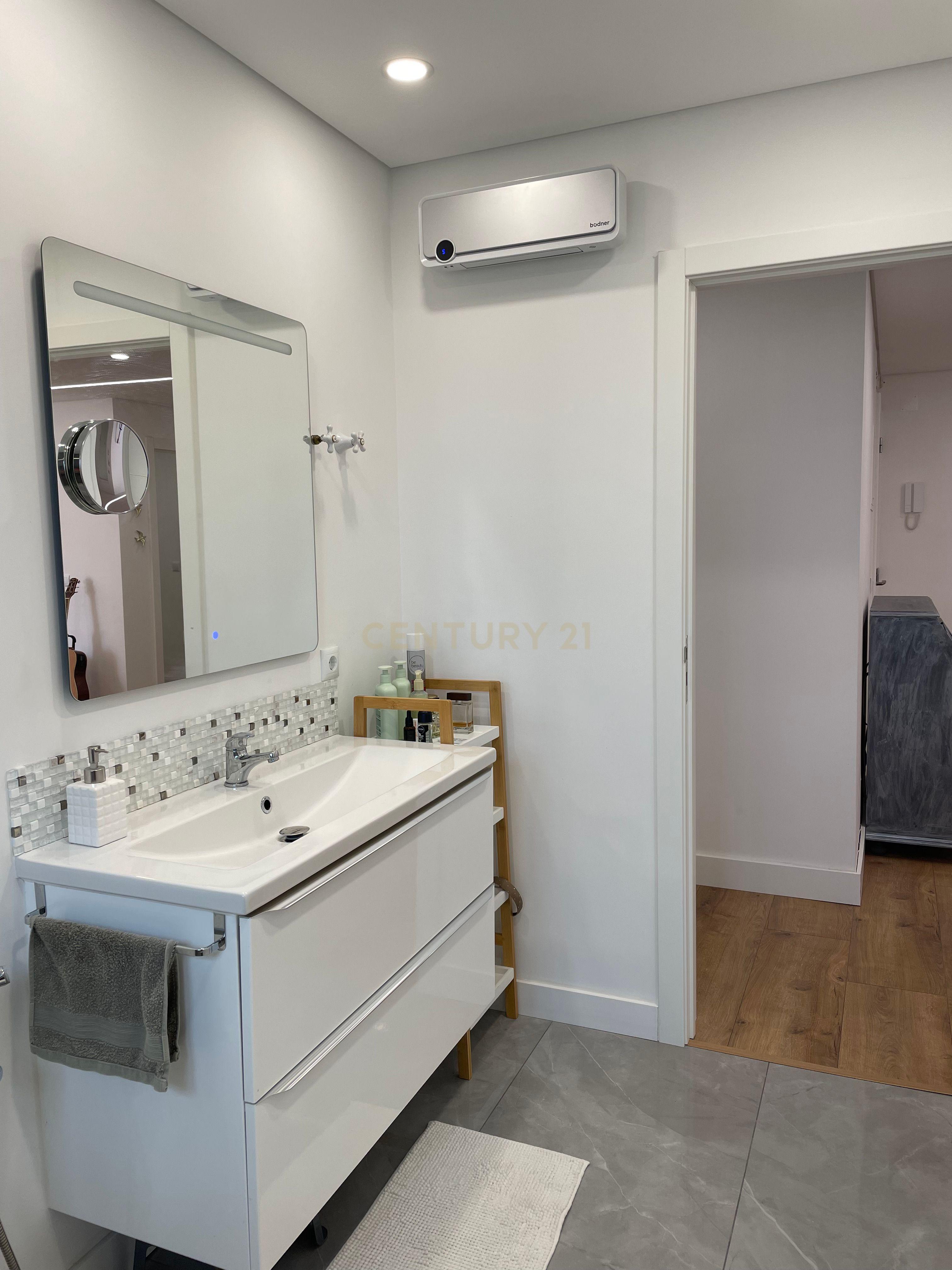 apartamento T2 situado numa das zonas mais privilegiadas de Almada - Image 13