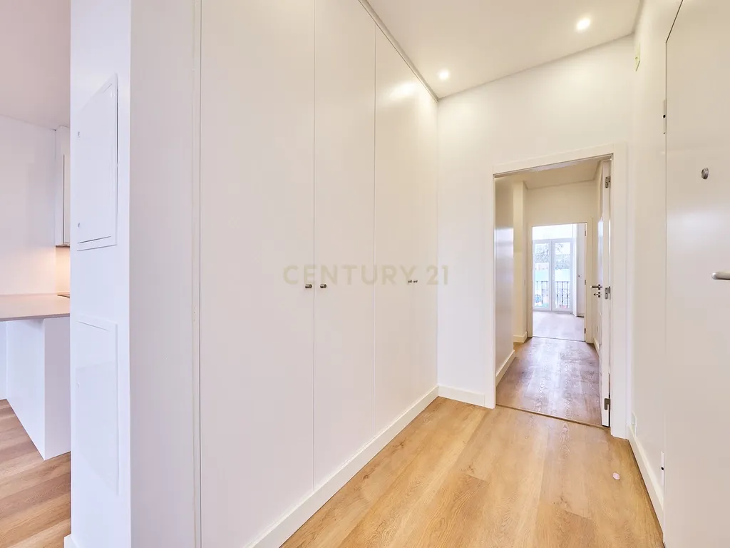 Apartamento T2 de Prestígio Totalmente Renovado na Avenida Luísa Todi – Setúbal - Image 15