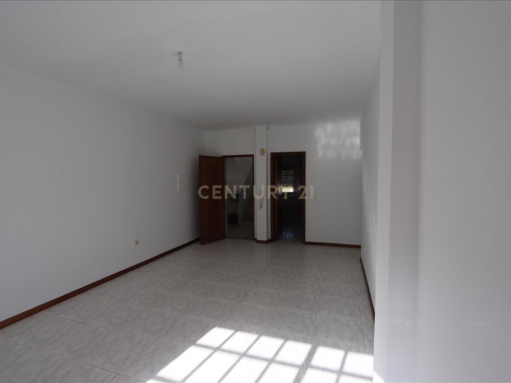 Apartamento T2 com Varanda, na Quinta do Conde - Image 8