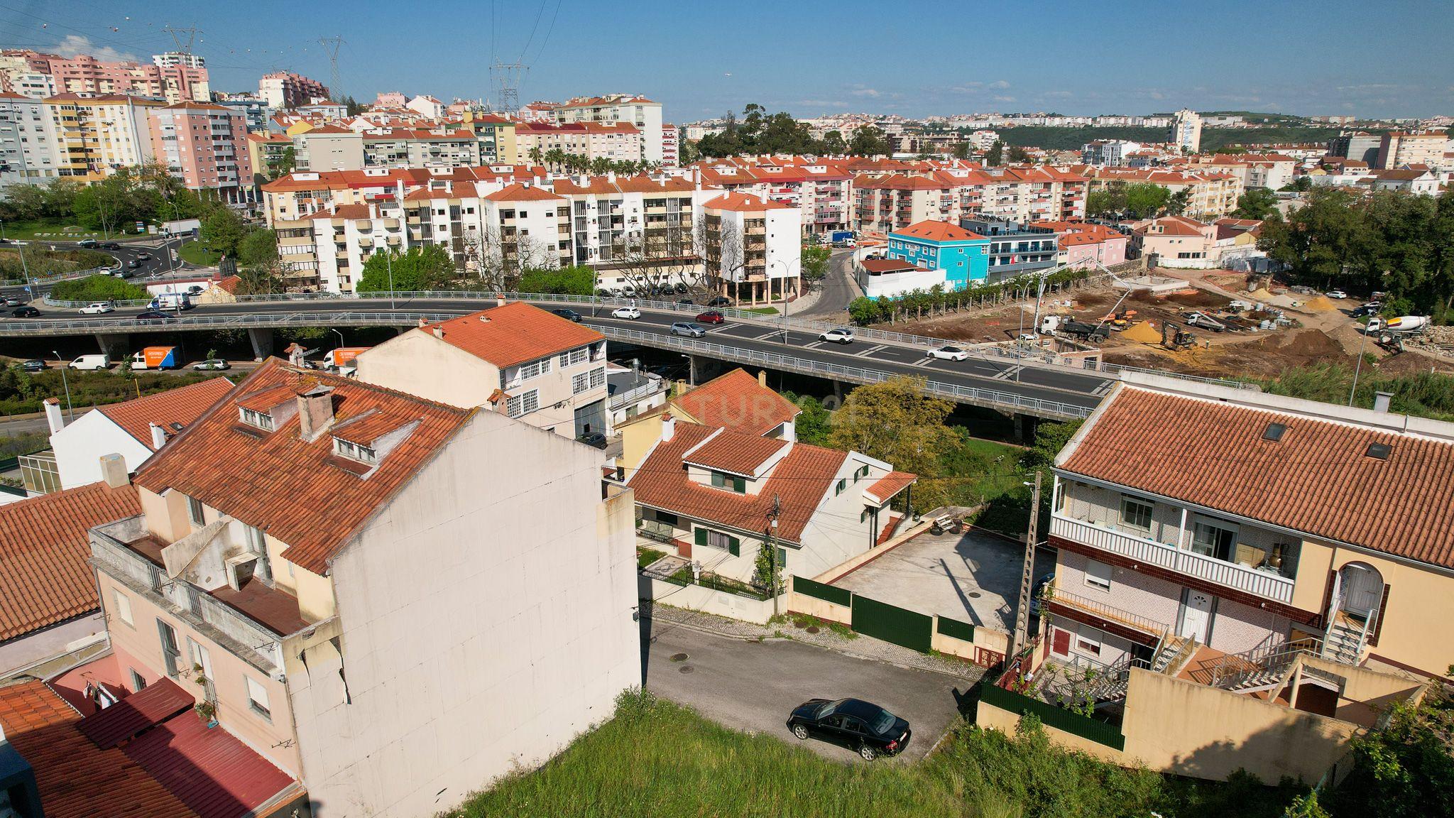 Oportunidade Única em Odivelas: Vista Panorâmica e Conforto - Image 6