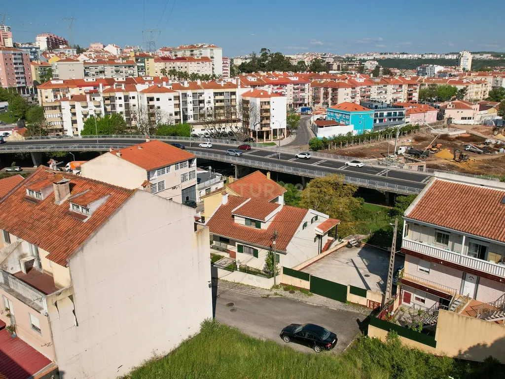 Terreno para venda localizado em Odivelas - Image 6