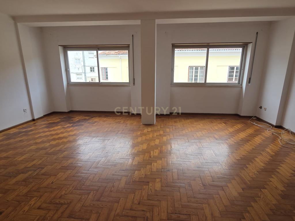 Arrendamento | T2 + Sótão | Montes Claros – Coimbra - Image 2
