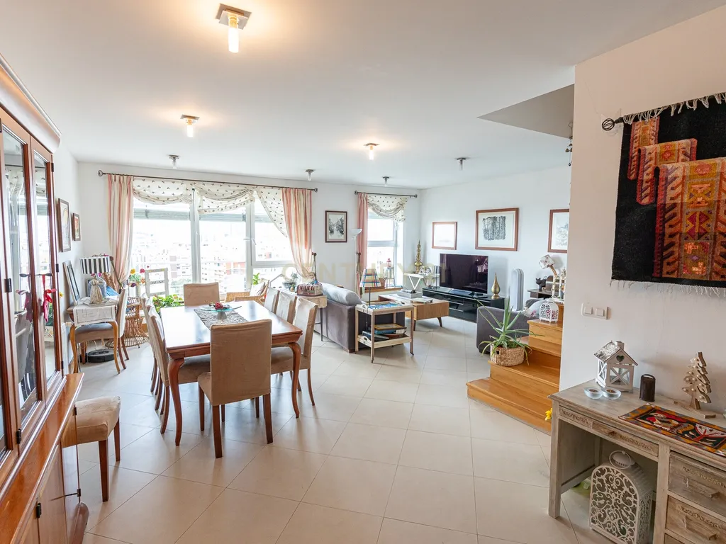 T4 Duplex com Rooftop e Vista Panorâmica sobre o Tejo – Parque das Nações - Image 9