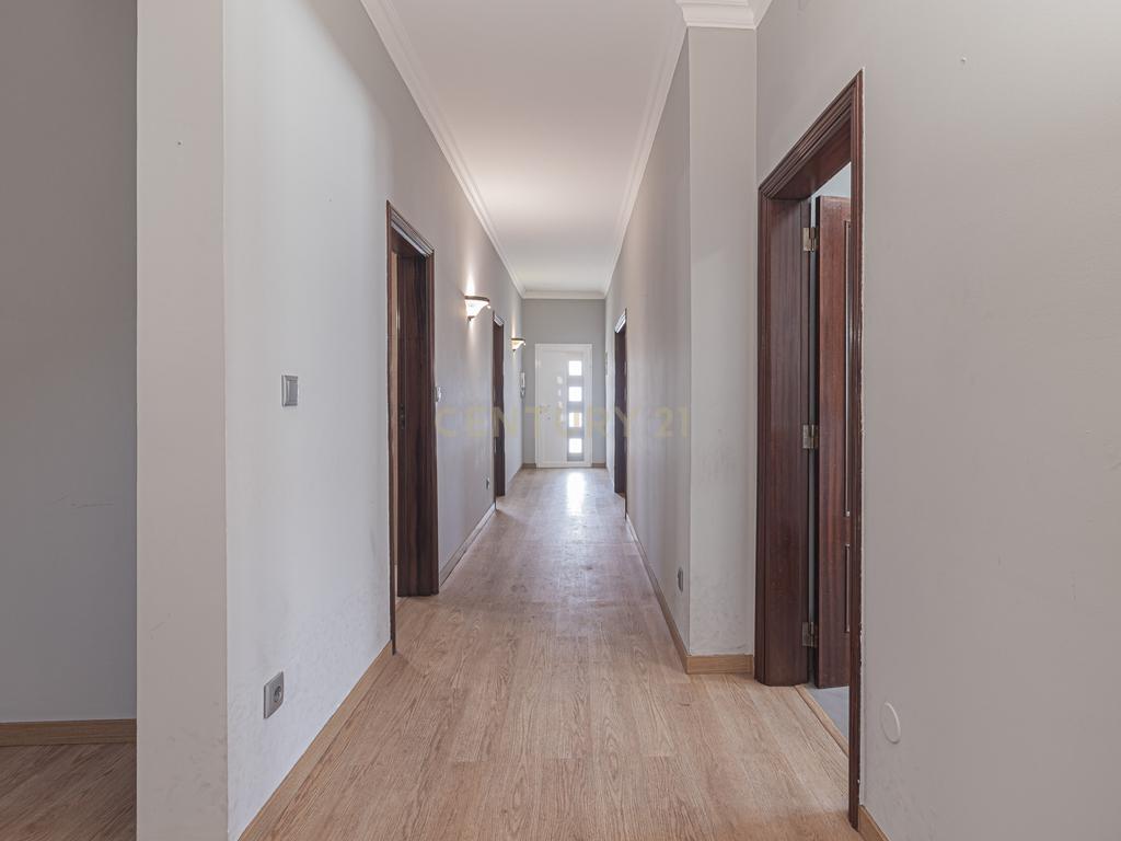 Moradia T4 em Vila Nova - Bucelas - Image 4
