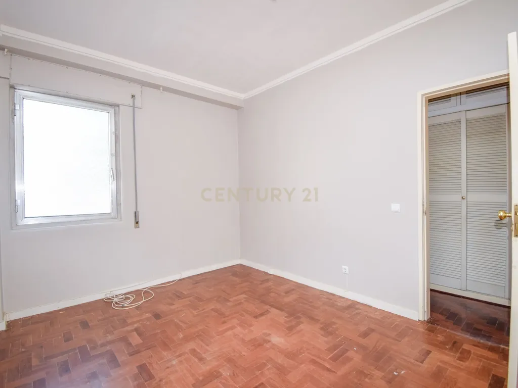 T3 em Alfragide com 125 m² – Oportunidade para Remodelação com Potencial - Image 14