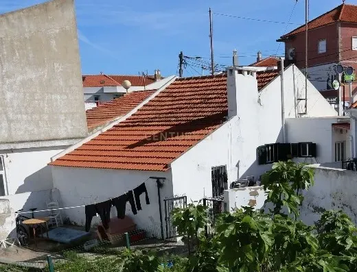 Moradias Térreas em banda no centro da Charneca Caparica - Image 5