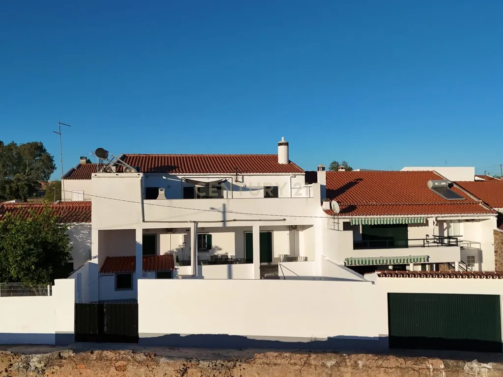Apartamento T3 com espaço exterior em Mourão - Image 24