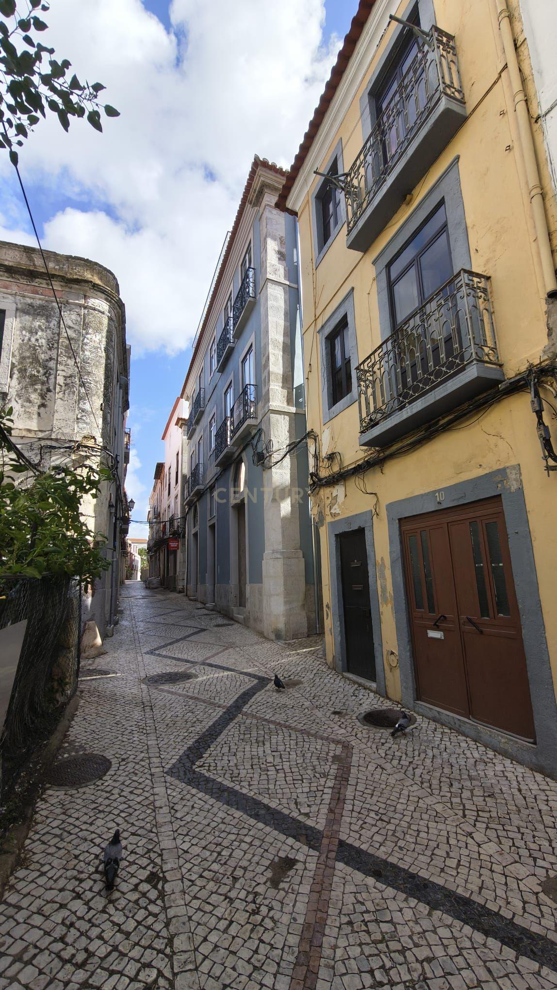 Fotografia 2 de Prédio com 7 frações junto Avenida Luísa Todi, Setúbal