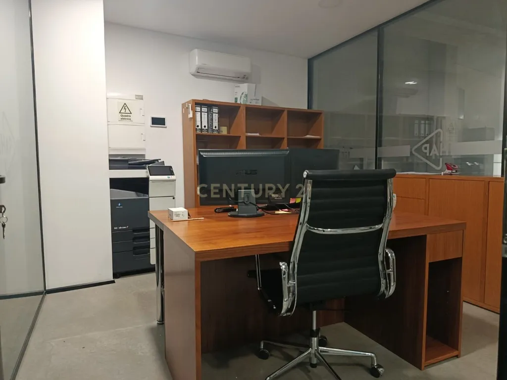 Pavilhão Comercial à Venda no Centro Empresarial de Paredes - Image 13