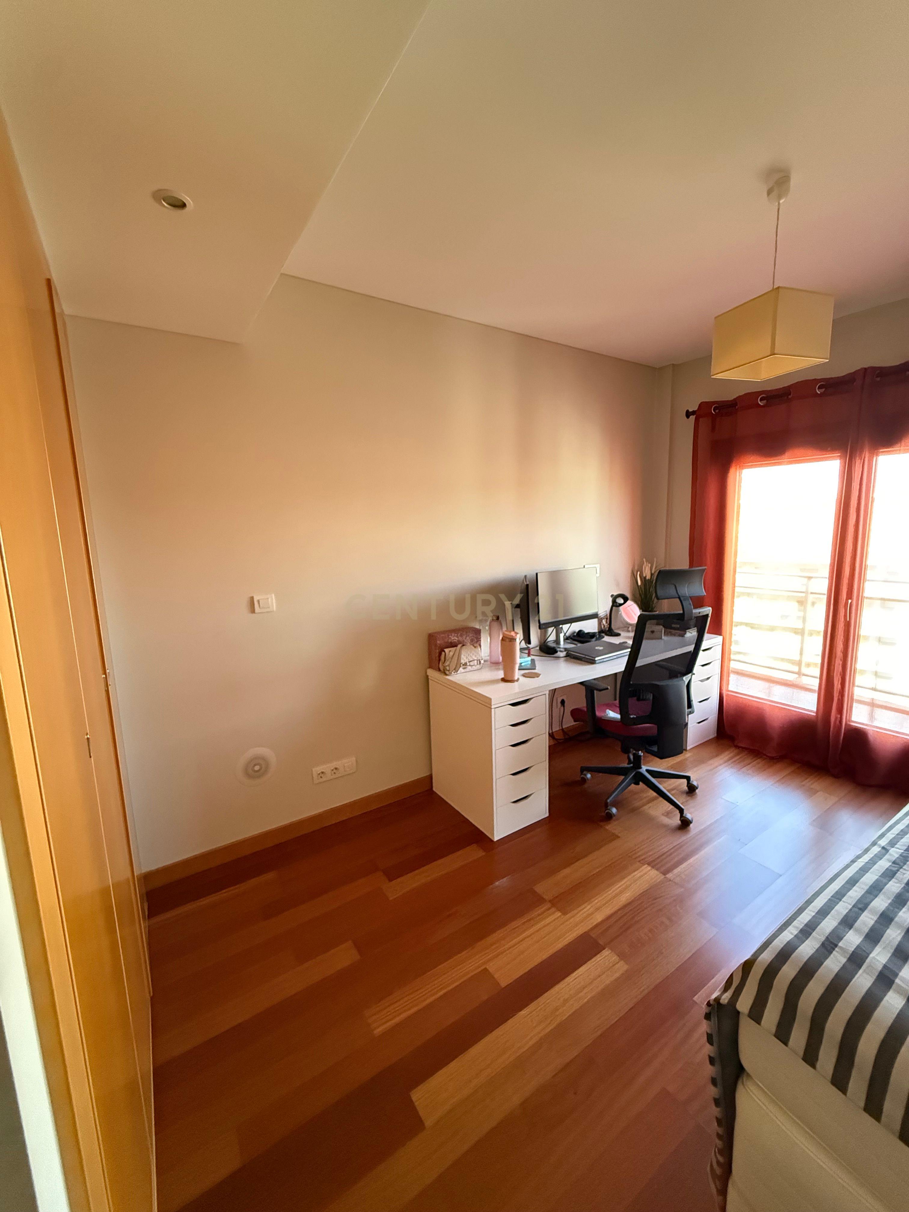 Fotografia 6 de Apartamento T2 Moderno em Odivelas com Vista para a Cidade