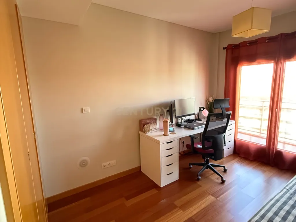 Apartamento T2 Moderno em Odivelas com Vista para a Cidade - Image 6