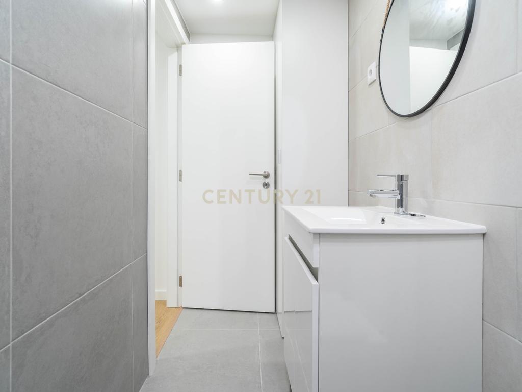 Apartamento transformado em Dois estúdios junto à Praça da República - Image 3