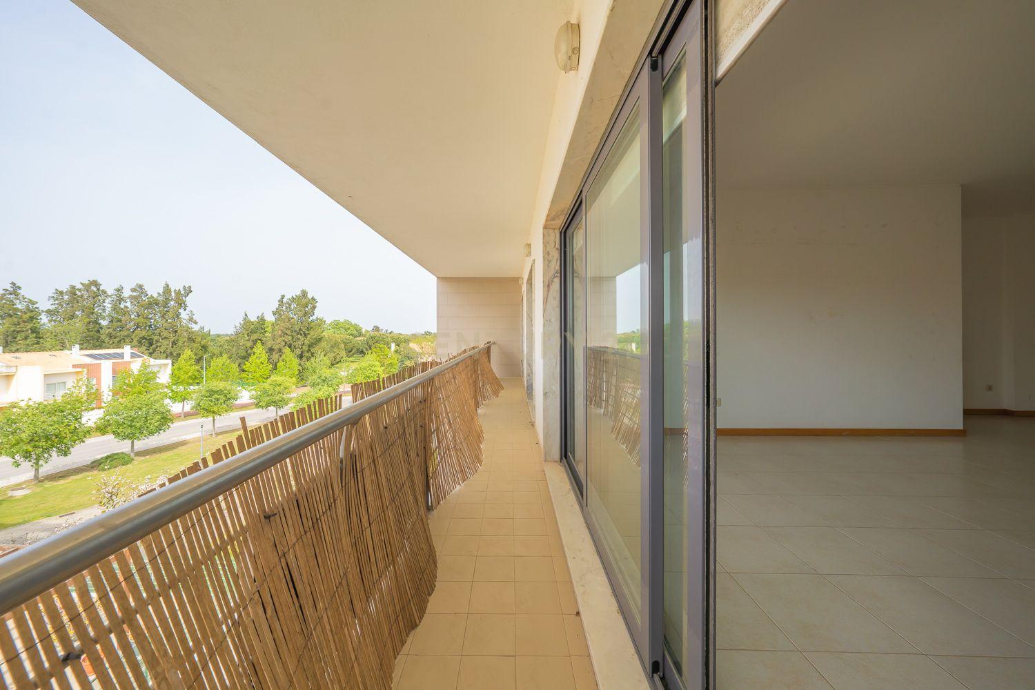 Fotografia 8 de Apartamento T3 com Duas Varandas e Dois Lugares de Estacionamento, na Vila Serena, Pinhal Novo