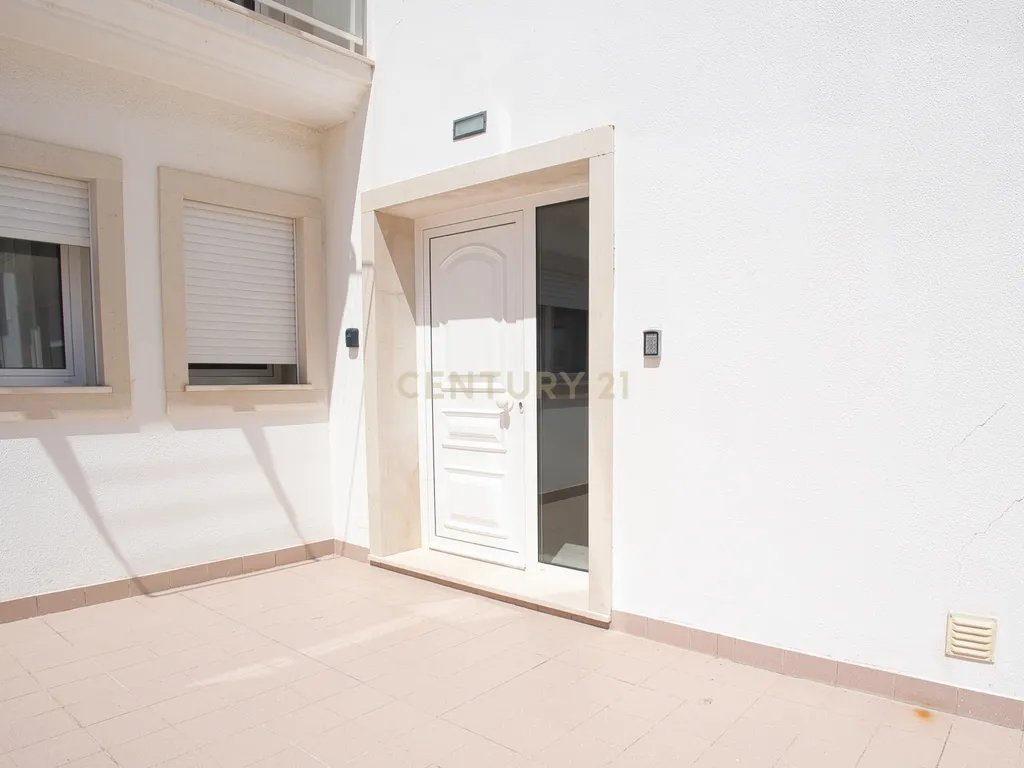 Apartamento T3 Espaçoso e Acolhedor, a Passos do Mar na Nazaré. - Image 20