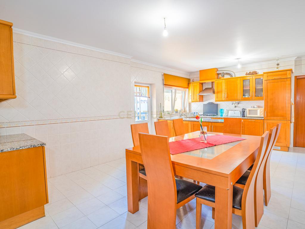 Apartamento T3 com garagem - Cidade Nova, Caldas da Rainha - Image 4