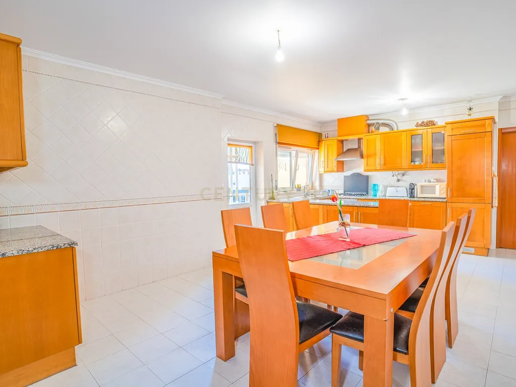 Apartamento T3 com garagem - Cidade Nova, Caldas da Rainha - Image 4