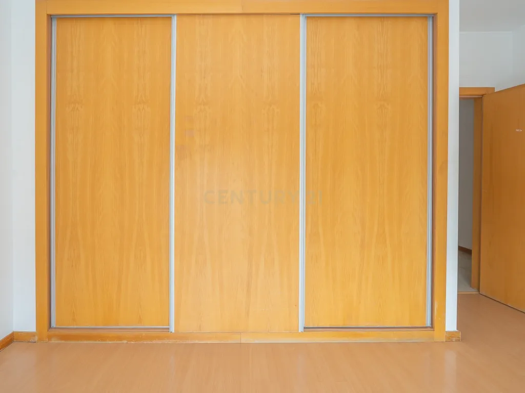 Apartamento T3 com Duas Varandas, Garagem Box e Lugar de estacionamento na Vila Serena, Pinhal Novo - Image 32