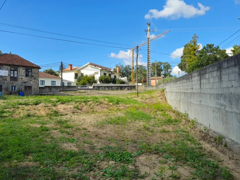 Moradia para recuperação + terreno com 1089m2 com viabilidade de construção - Image 13