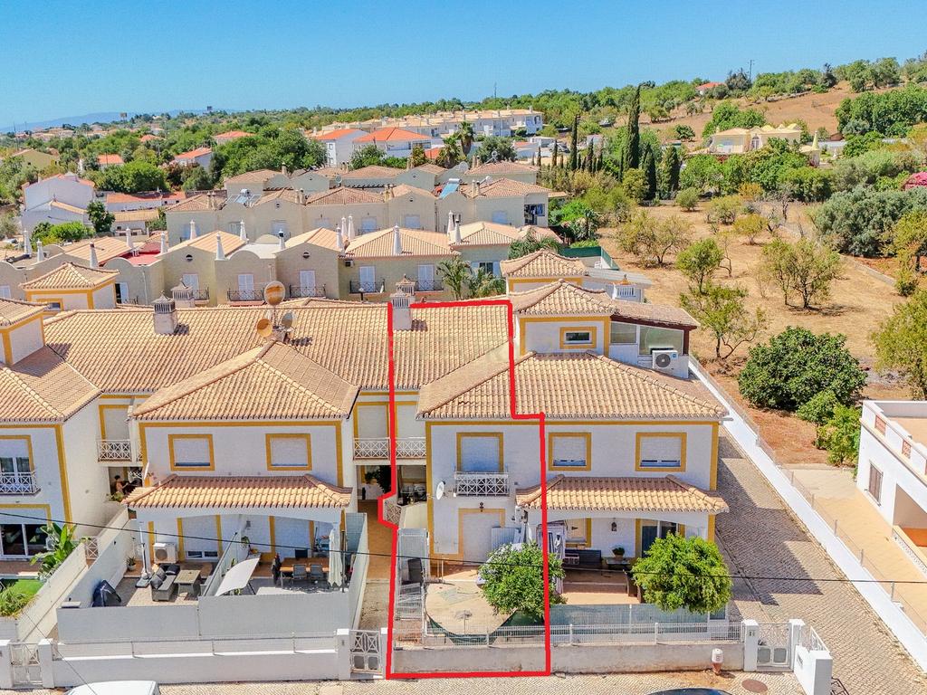 Moradia T2 com Garagem e Logradouro - Ferreiras, Albufeira - Image 4