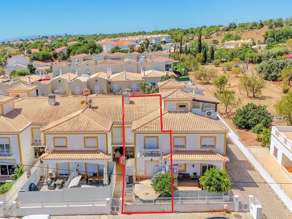 Moradia T2 com Garagem e Logradouro - Ferreiras, Albufeira - Image 4