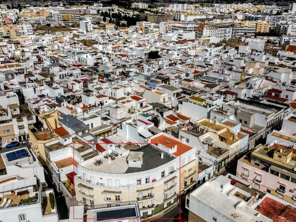 Apartamento T3 totalmente renovado na baixa de Olhão - Image 17