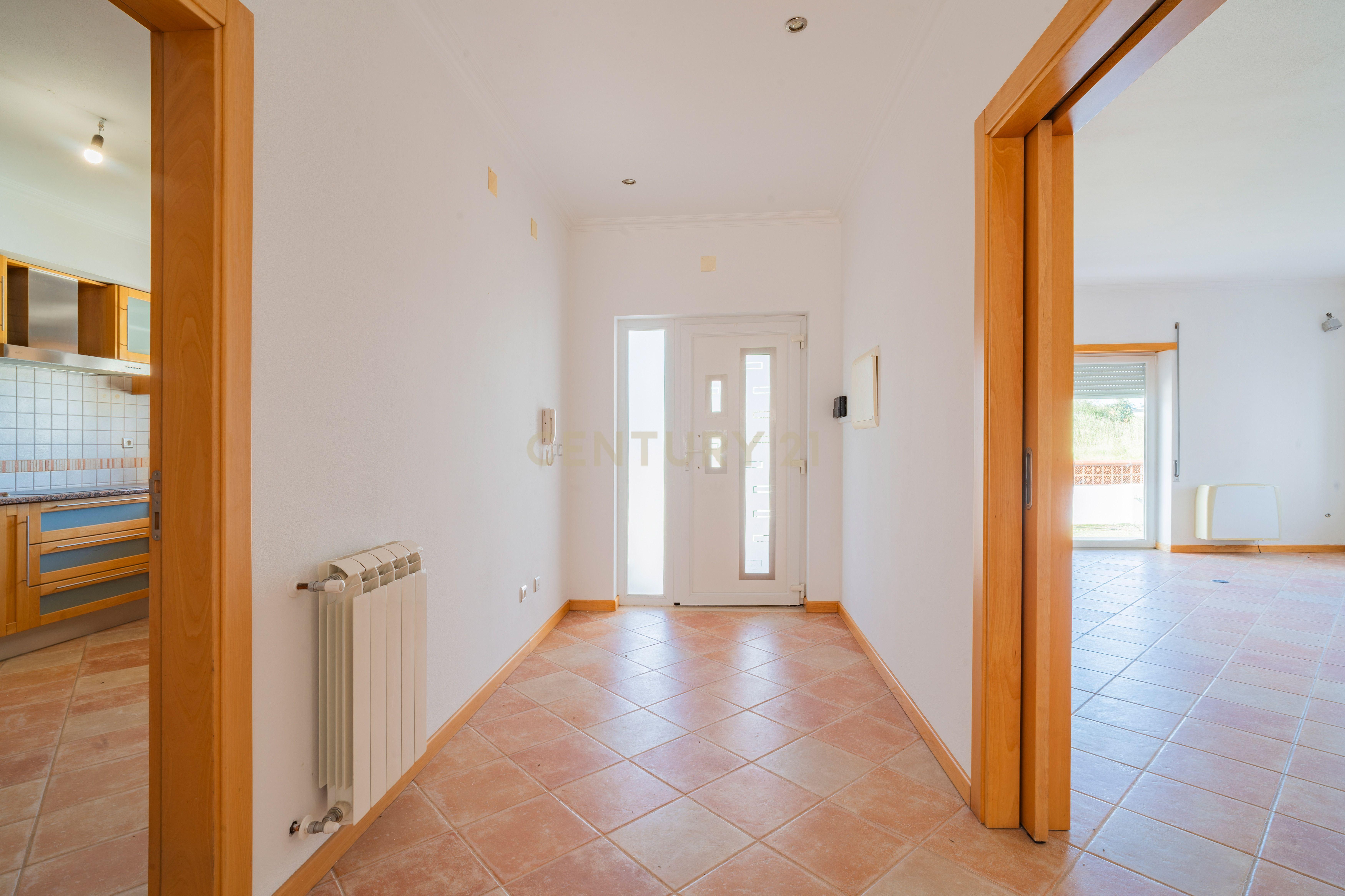 Fotografia 6 de Moradia T3 Térrea com 1.050m² de Terreno, Cave de Convívio e Elevada Eficiência Energética - Amieira, Marinha Grande
