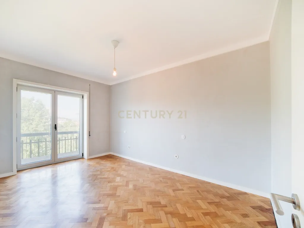 Apartamento T2 na Rua Manuel Carqueja - junto à Praça Velasquez - Porto - Image 13