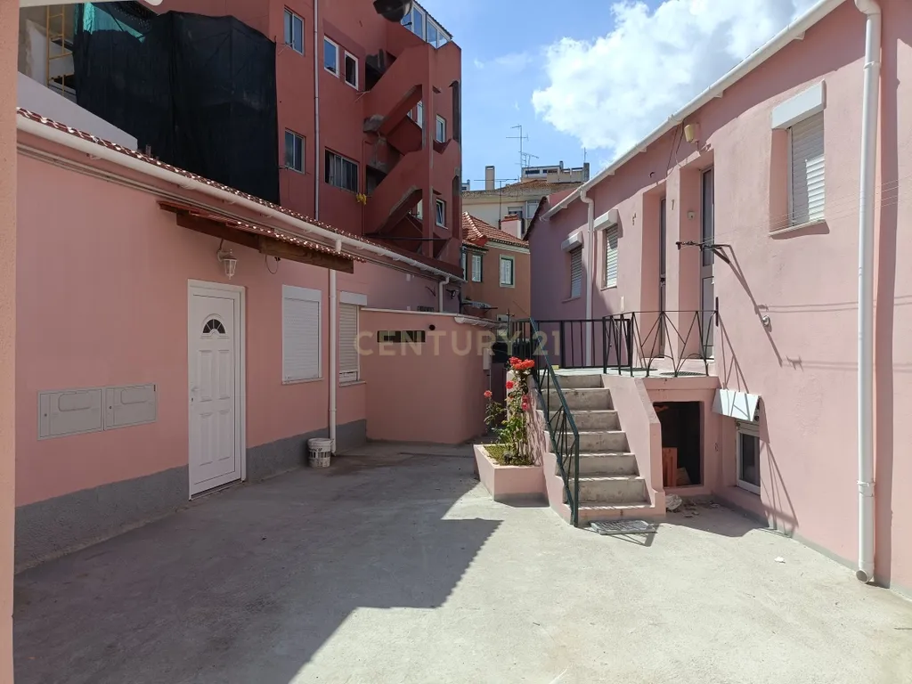 Prédio - Vila Irene - Sacavém - 12 Apartamentos - Image 3
