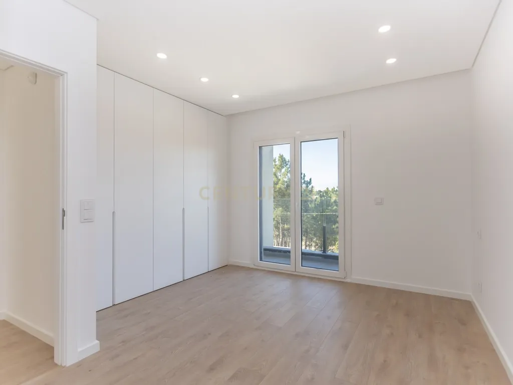 Carisma e boas áreas na sua Moradia Nova T4 Suites!!! no Pinhal do General - Image 76